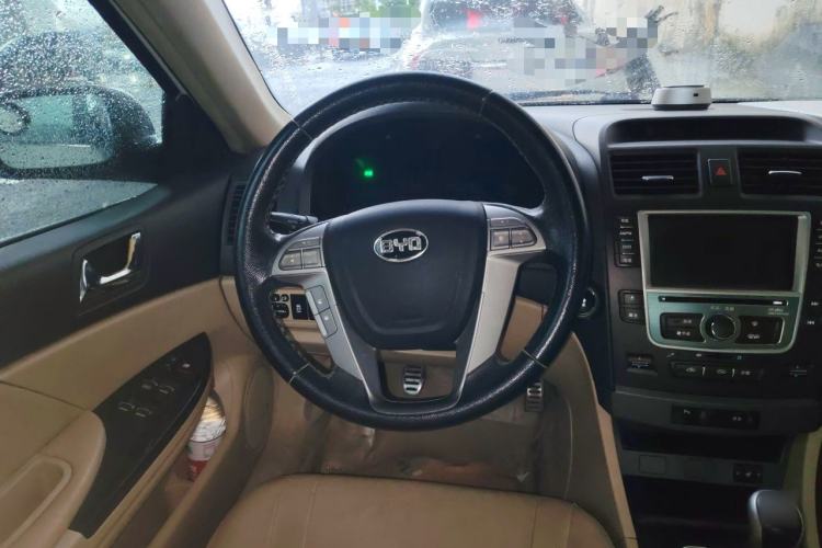 Used BYD G6 2013 2.0L Manual Luxury Version Steering Wheel