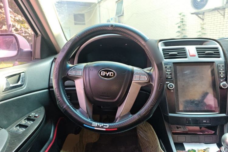 Used BYD G6 2013 2.0L Manual Luxury Version Steering Wheel