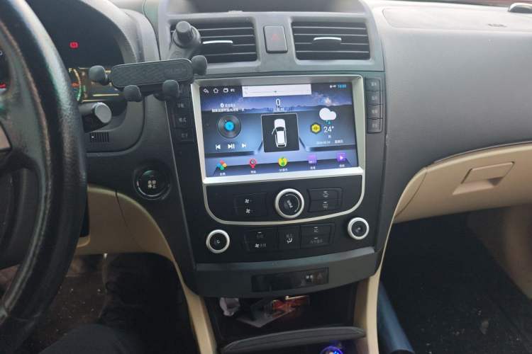 Used BYD G6 2013 1.5TI Manual Luxury Model Audio And AC Panel