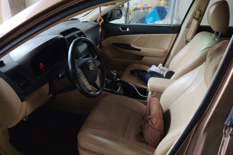 Used BYD G6 2013 2.0L Manual Luxury Version Driver Seat