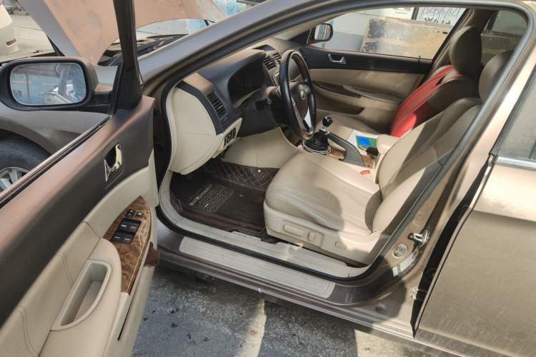 Used BYD G6 2013 1.5TI Manual Luxury Model Driver Seat