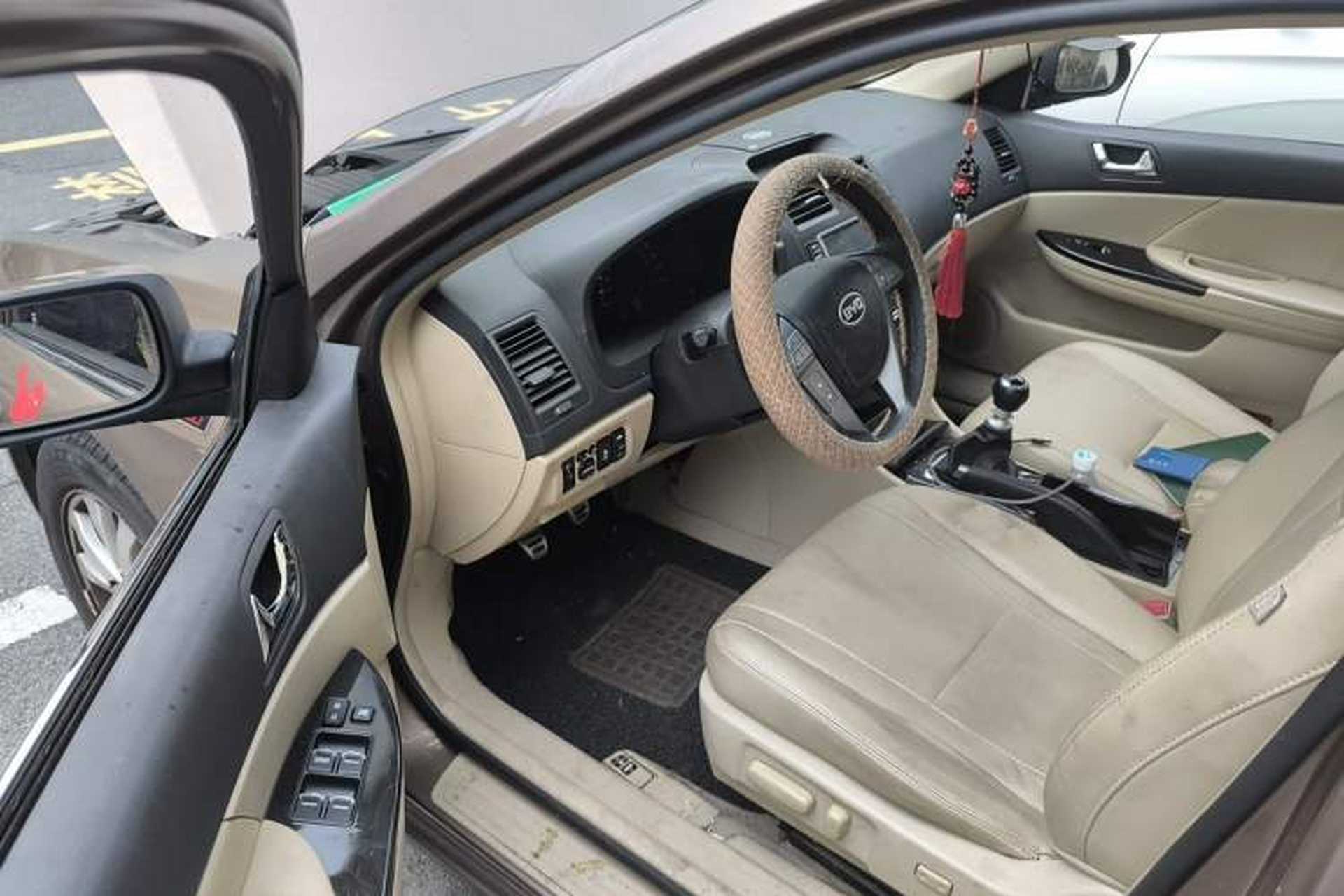 Used BYD G6 2013 1.5TI Manual Luxury Model Driver Seat