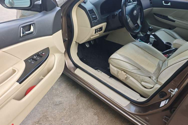 Used BYD G6 2013 1.5TI Manual Luxury Model Driver Seat
