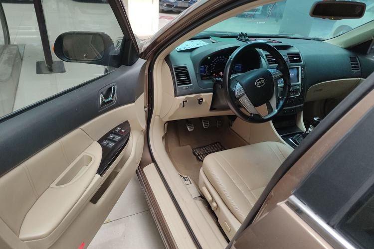 Used BYD G6 2013 1.5TI Manual Luxury Model Driver Seat