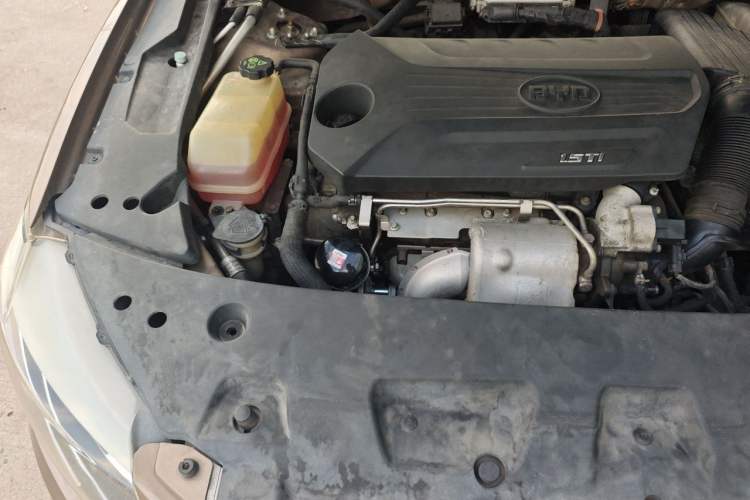 Used BYD G6 2013 1.5TI Manual Luxury Model Engine Bay Right