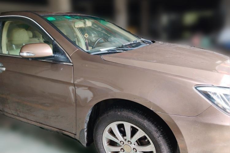 Used BYD G6 2013 2.0L Manual Luxury Version Front Right 45 Deg