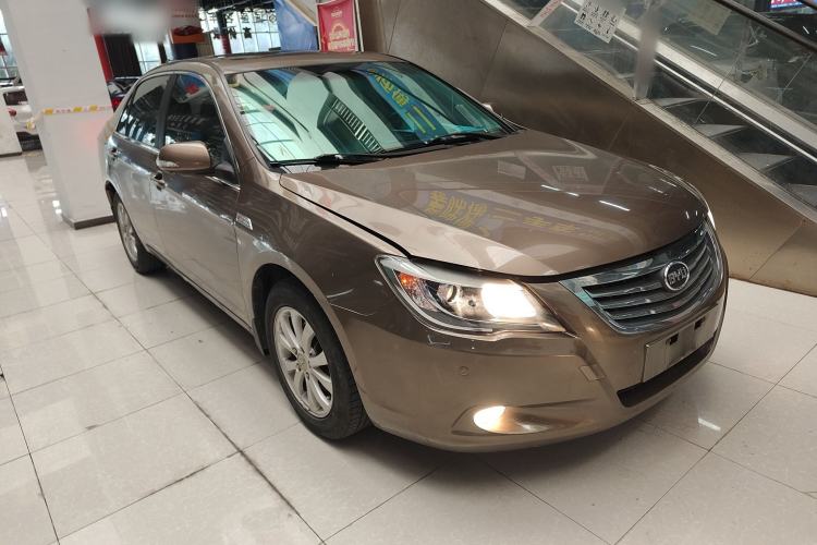 Used BYD G6 2013 1.5TI Manual Luxury Model Front Right 45 Deg