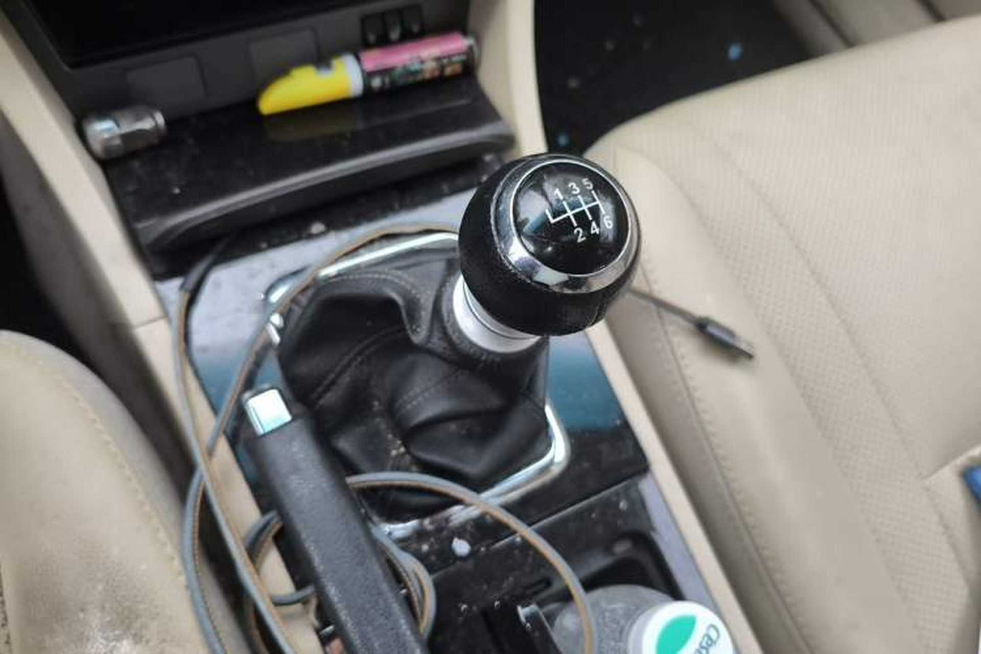 Used BYD G6 2013 1.5TI Manual Luxury Model Gear Lever