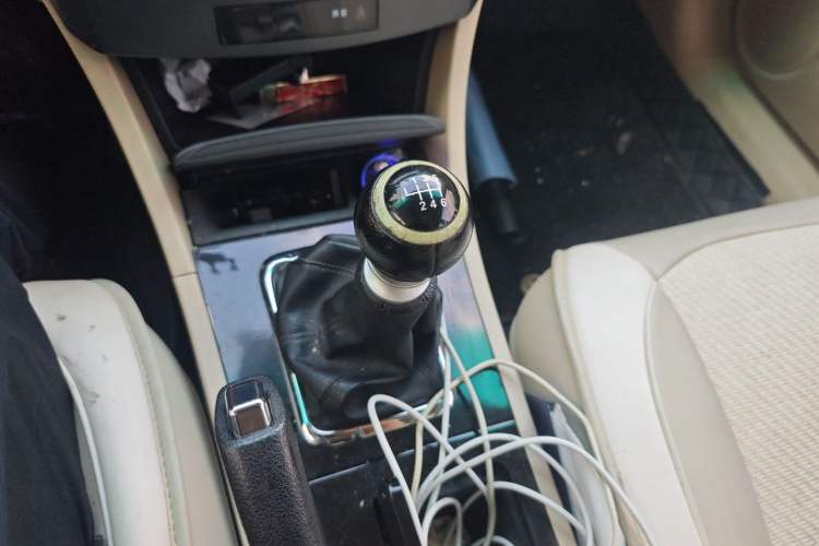 Used BYD G6 2013 1.5TI Manual Luxury Model Gear Lever