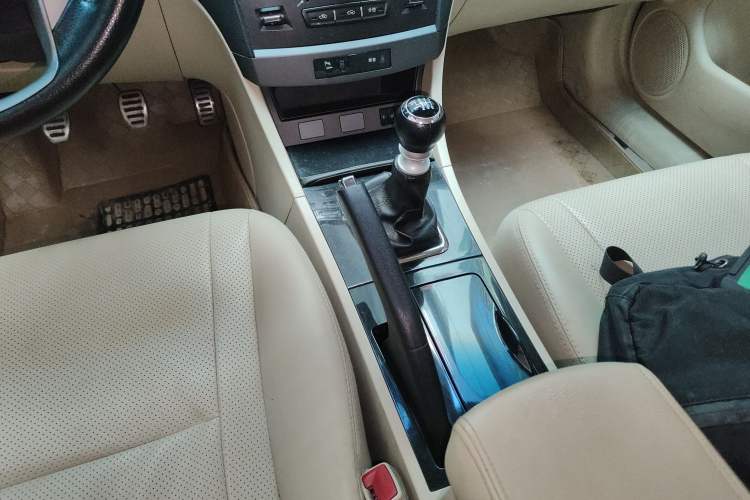 Used BYD G6 2013 1.5TI Manual Luxury Model Gear Lever
