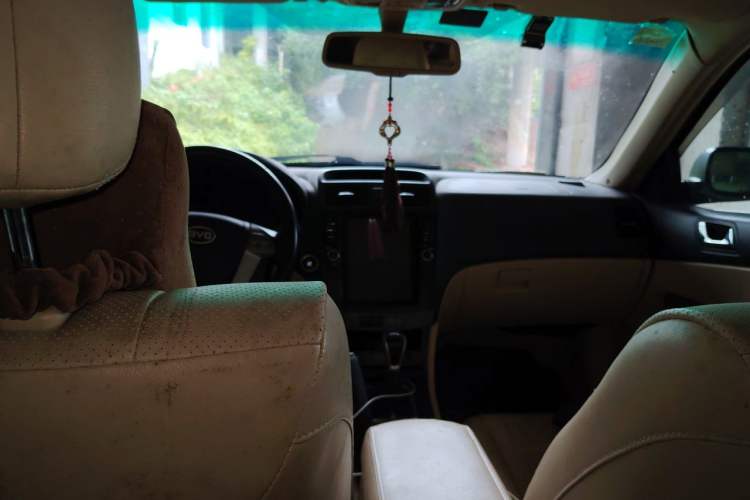 Used BYD G6 2013 2.0L Manual Luxury Version Headliner