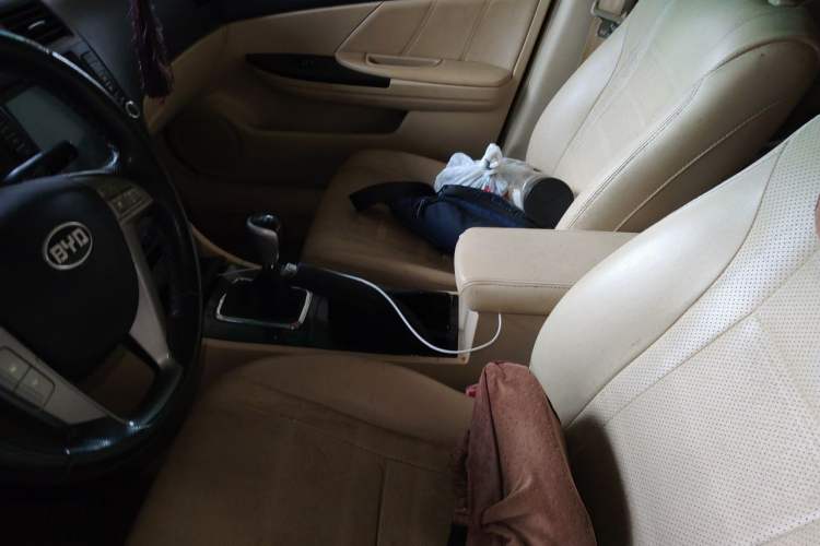 Used BYD G6 2013 2.0L Manual Luxury Version Left Front Seat