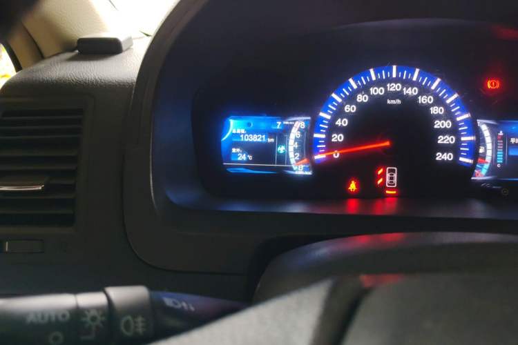 Used BYD G6 2013 2.0L Manual Luxury Version Odometer Close Up