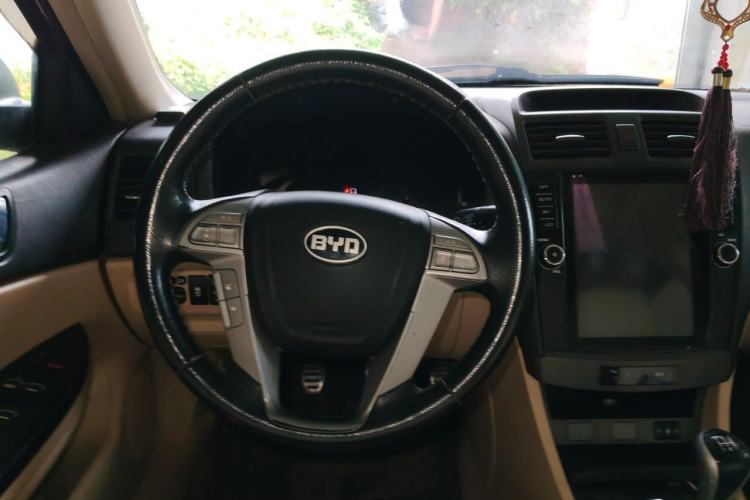 Used BYD G6 2013 2.0L Manual Luxury Version Steering Wheel