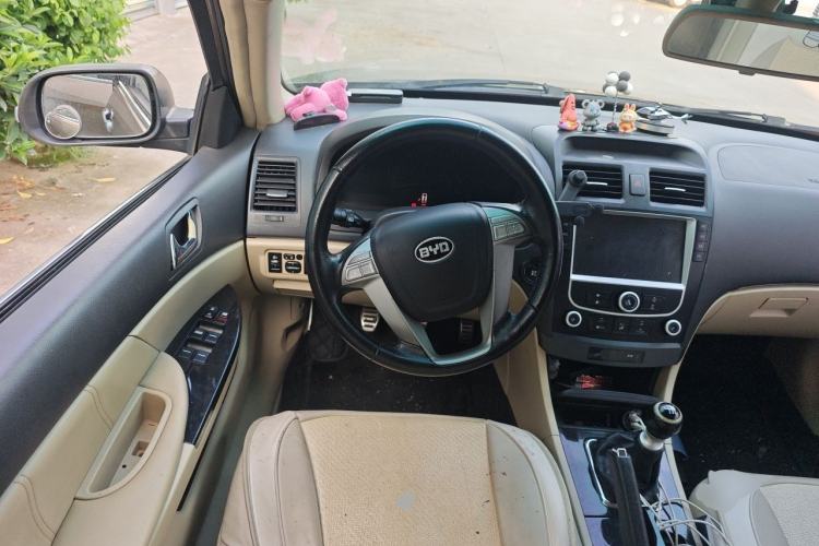 Used BYD G6 2013 1.5TI Manual Luxury Model Steering Wheel