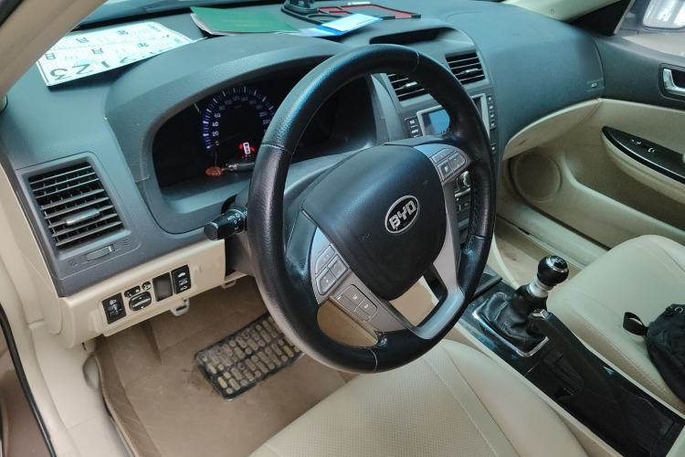 Used BYD G6 2013 1.5TI Manual Luxury Model Steering Wheel