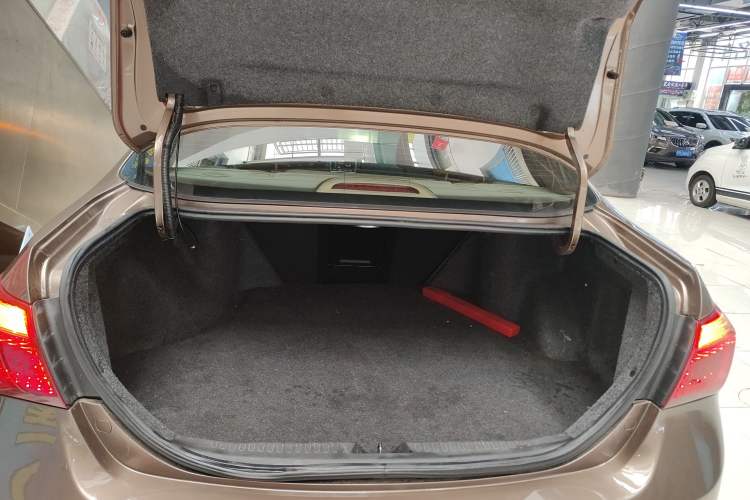 Used BYD G6 2013 1.5TI Manual Luxury Model Trunk