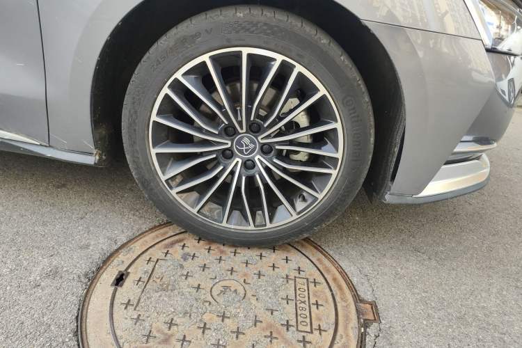 Used BYD Han 2020 DM Four-Wheel Drive Performance Edition Luxury Model Right Front Wheel Hub