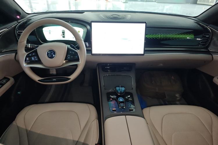 Used BYD Han 2024 EV Glory Edition 610 km All-Wheel Drive "Tian Shen Zhi Jia" Intelligent Driving Model Center Console