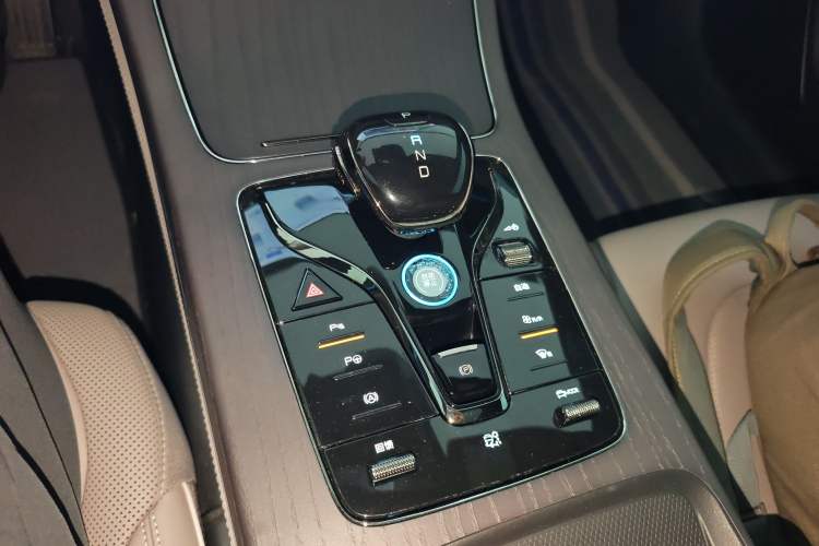 Used BYD Han 2024 EV Glory Edition 610 km All-Wheel Drive "Tian Shen Zhi Jia" Intelligent Driving Model Gear Lever
