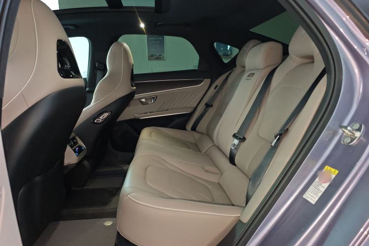 Used BYD Han 2024 EV Glory Edition 610 km All-Wheel Drive "Tian Shen Zhi Jia" Intelligent Driving Model Left Rear Seat