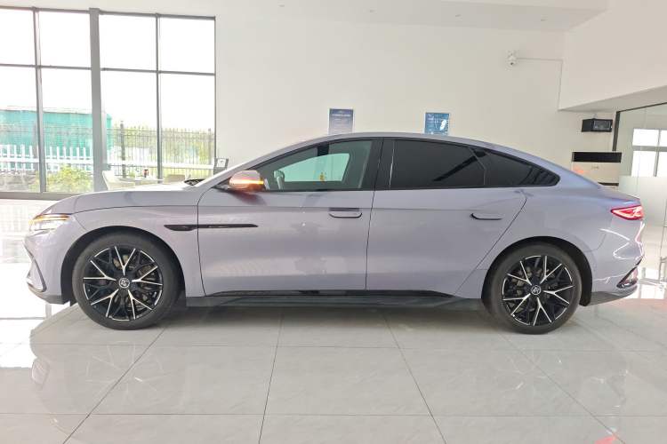 Used BYD Han 2024 EV Glory Edition 610 km All-Wheel Drive "Tian Shen Zhi Jia" Intelligent Driving Model Left Side
