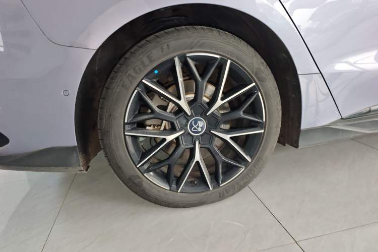 Used BYD Han 2024 EV Glory Edition 610 km All-Wheel Drive "Tian Shen Zhi Jia" Intelligent Driving Model Right Rear Wheel Hub
