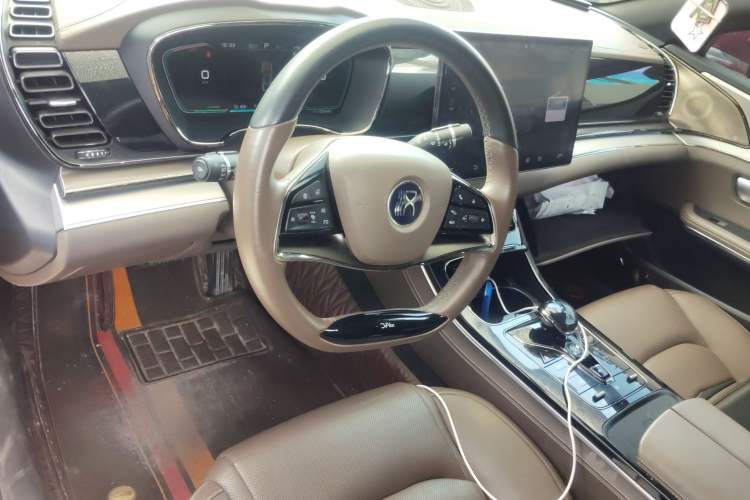 Used BYD Han 2020 DM Four-Wheel Drive Performance Edition Luxury Model Center Console