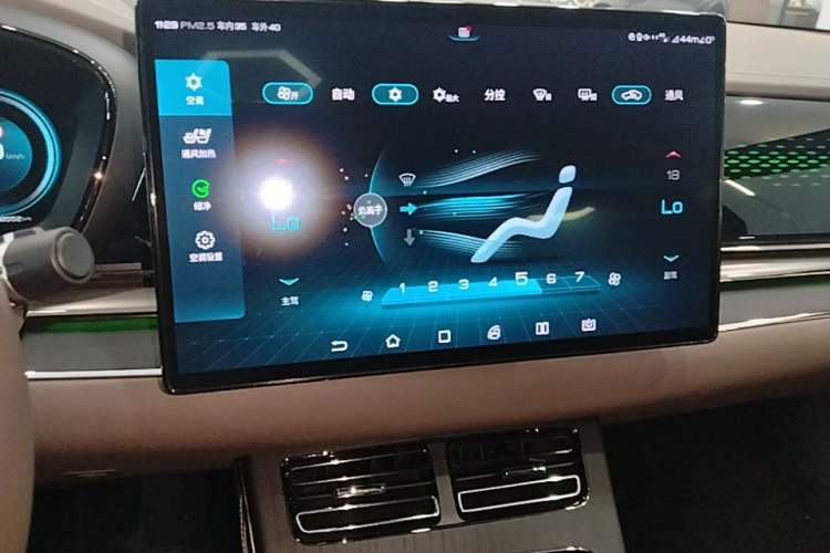 Used BYD Han 2020 EV Long-Range Deluxe Model Audio And AC Panel