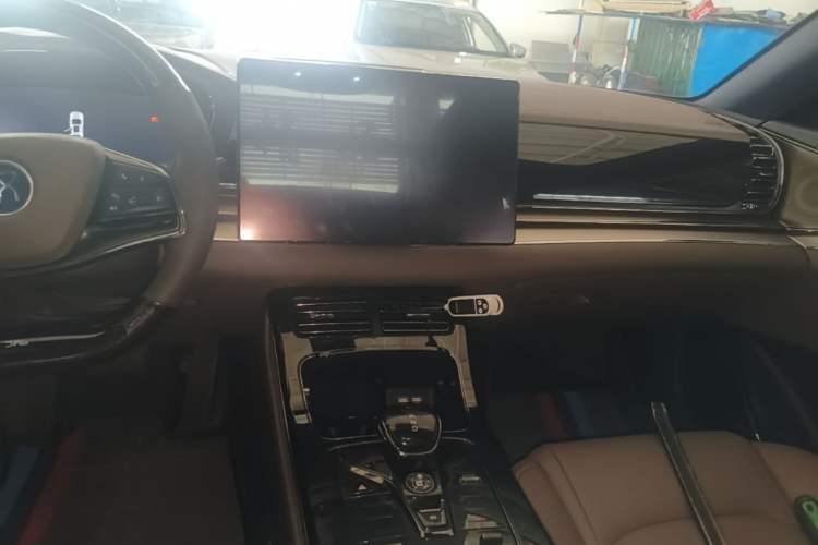 Used BYD Han 2020 DM Four-Wheel Drive Performance Edition Luxury Model Audio And AC Panel