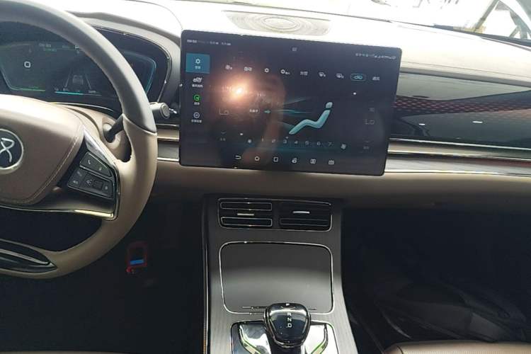 Used BYD Han 2020 EV Long-Range Deluxe Model Audio And AC Panel