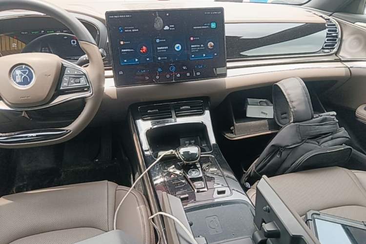 Used BYD Han 2020 EV Long-Range Luxury Model Audio And AC Panel