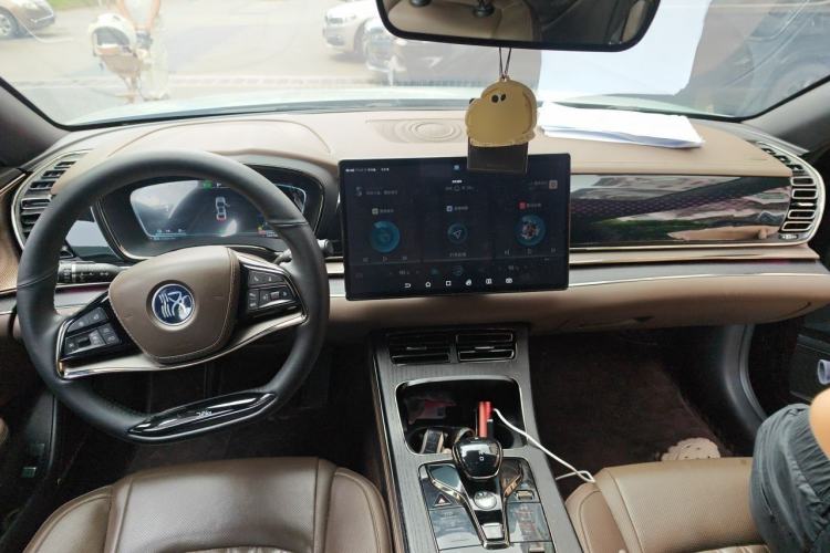 Used BYD Han 2020 DM Four-Wheel Drive Performance Edition Prestige Model Center Console
