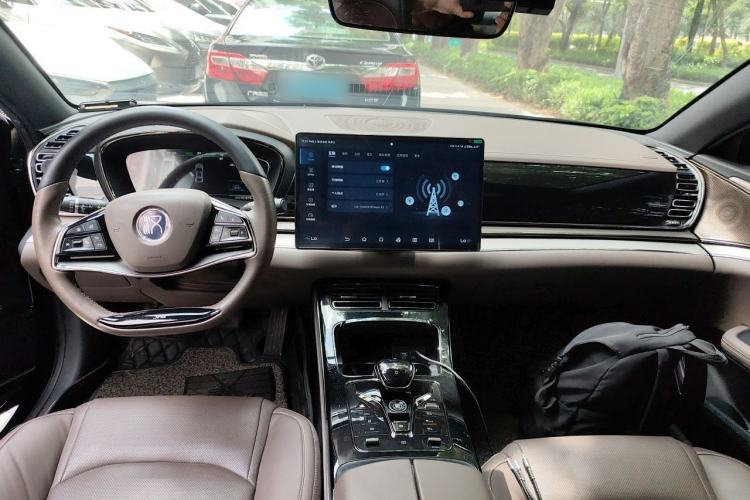Used BYD Han 2020 EV Long-Range Luxury Model Center Console