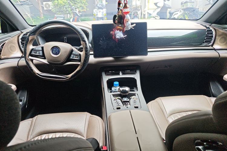 Used BYD Han 2020 DM Four-Wheel Drive Performance Edition Prestige Model Center Console