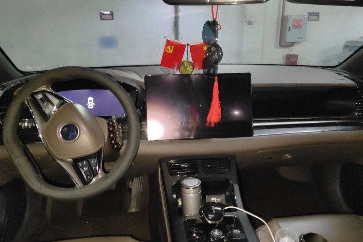 Used BYD Han 2020 DM Four-Wheel Drive Performance Edition Prestige Model Center Console