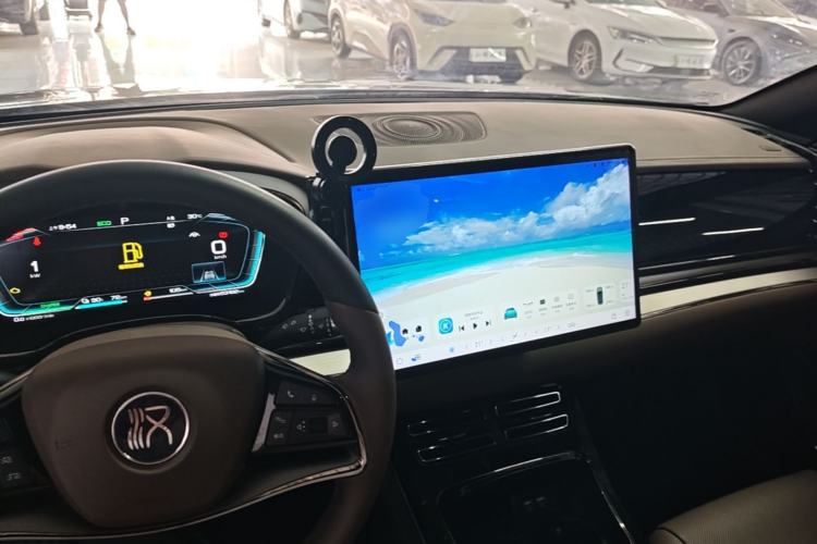 Used BYD Han 2020 DM Four-Wheel Drive Performance Edition Luxury Model Center Console