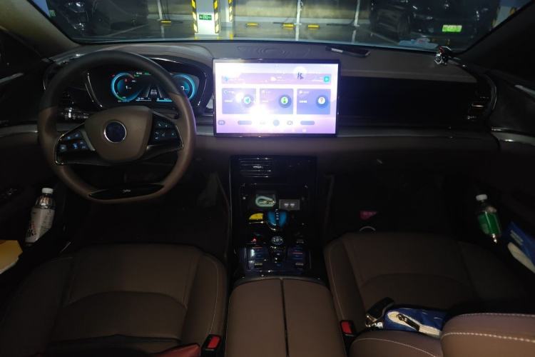 Used BYD Han 2020 DM Four-Wheel Drive Performance Edition Luxury Model Center Console