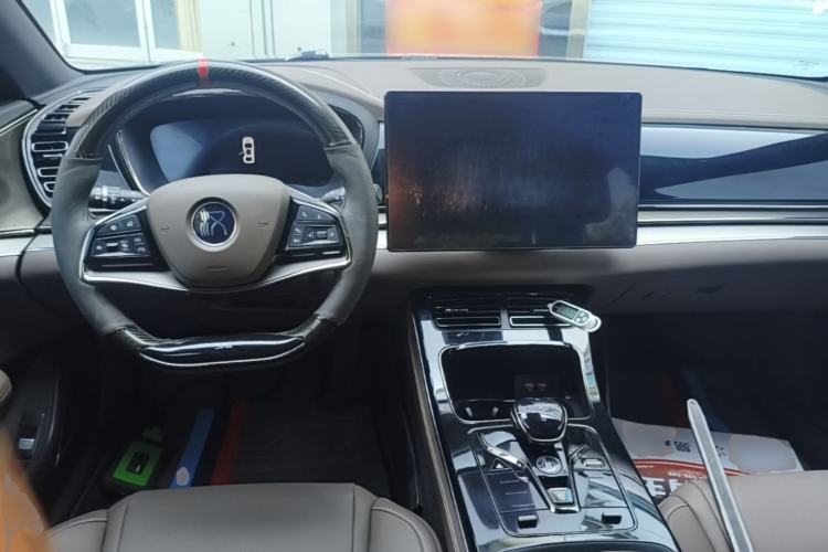 Used BYD Han 2020 DM Four-Wheel Drive Performance Edition Luxury Model Center Console