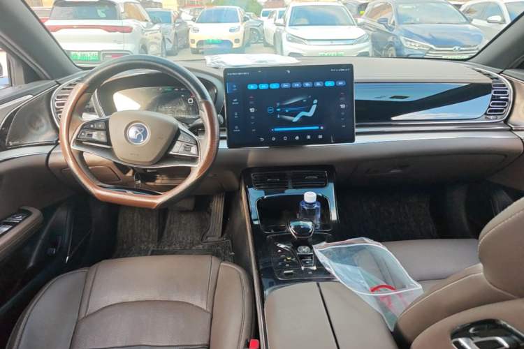 Used BYD Han 2020 EV Long-Range Luxury Model Center Console