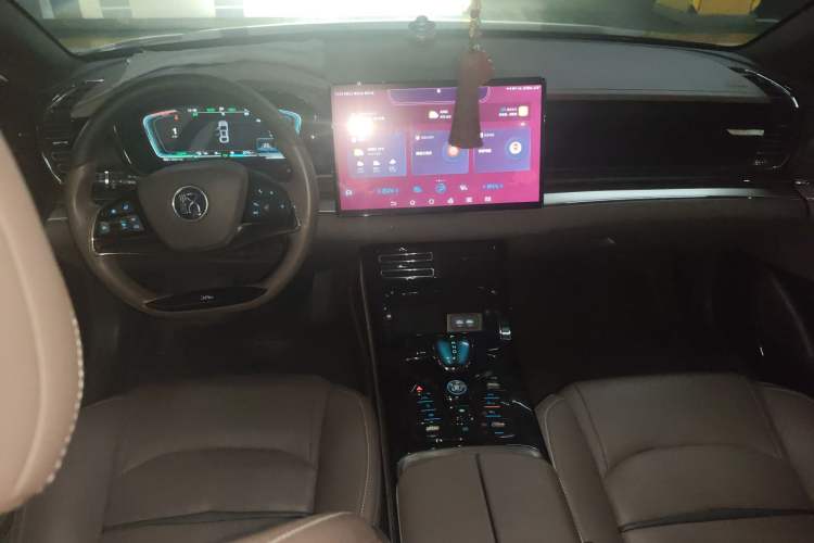 Used BYD Han 2020 DM Four-Wheel Drive Performance Edition Luxury Model Center Console