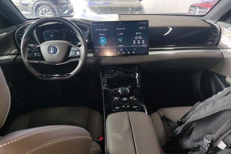 Used BYD Han 2020 DM Four-Wheel Drive Performance Edition Luxury Model Center Console