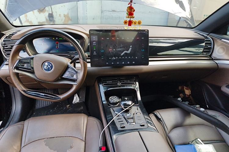 Used BYD Han 2020 EV Long-Range Luxury Model Center Console
