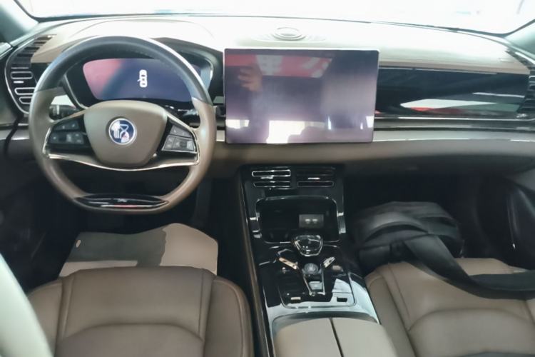 Used BYD Han 2020 DM Four-Wheel Drive Performance Edition Luxury Model Center Console