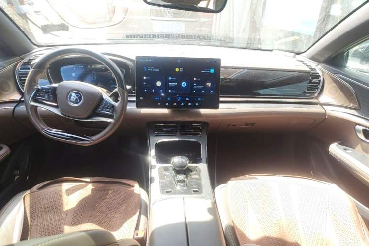 Used BYD Han 2020 EV Four-Wheel Drive High-Performance Flagship Model Center Console