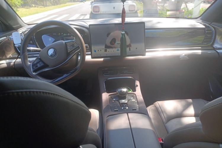 Used BYD Han 2020 DM Four-Wheel Drive Performance Edition Luxury Model Center Console