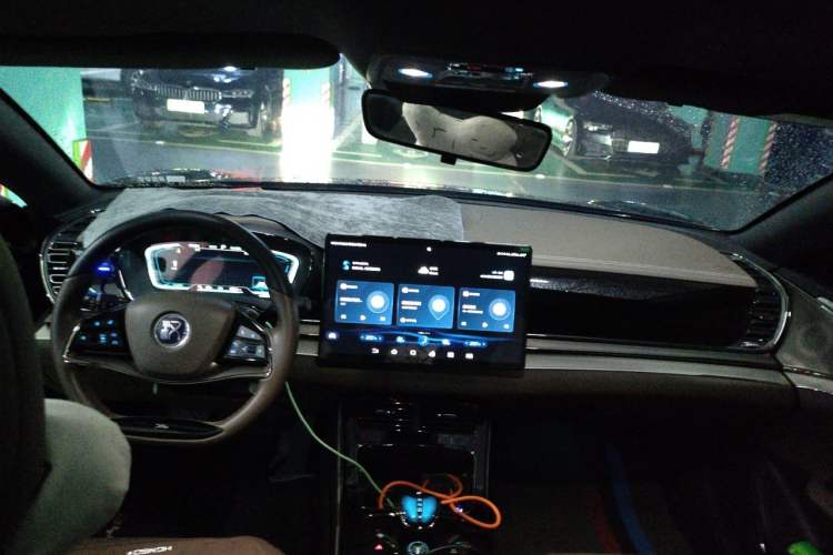 Used BYD Han 2020 EV Long-Range Luxury Model Center Console