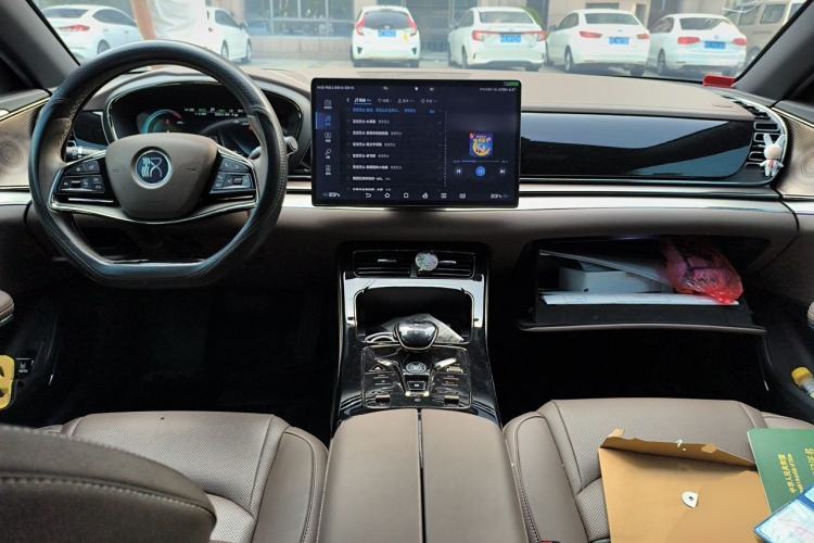 Used BYD Han 2020 DM Four-Wheel Drive Performance Edition Luxury Model Center Console