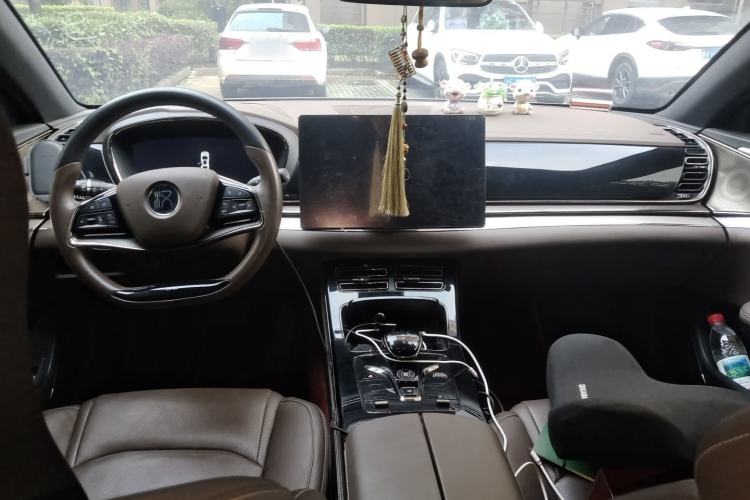 Used BYD Han 2020 DM Four-Wheel Drive Performance Edition Prestige Model Center Console