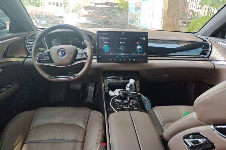 Used BYD Han 2020 EV Long-Range Luxury Model Center Console